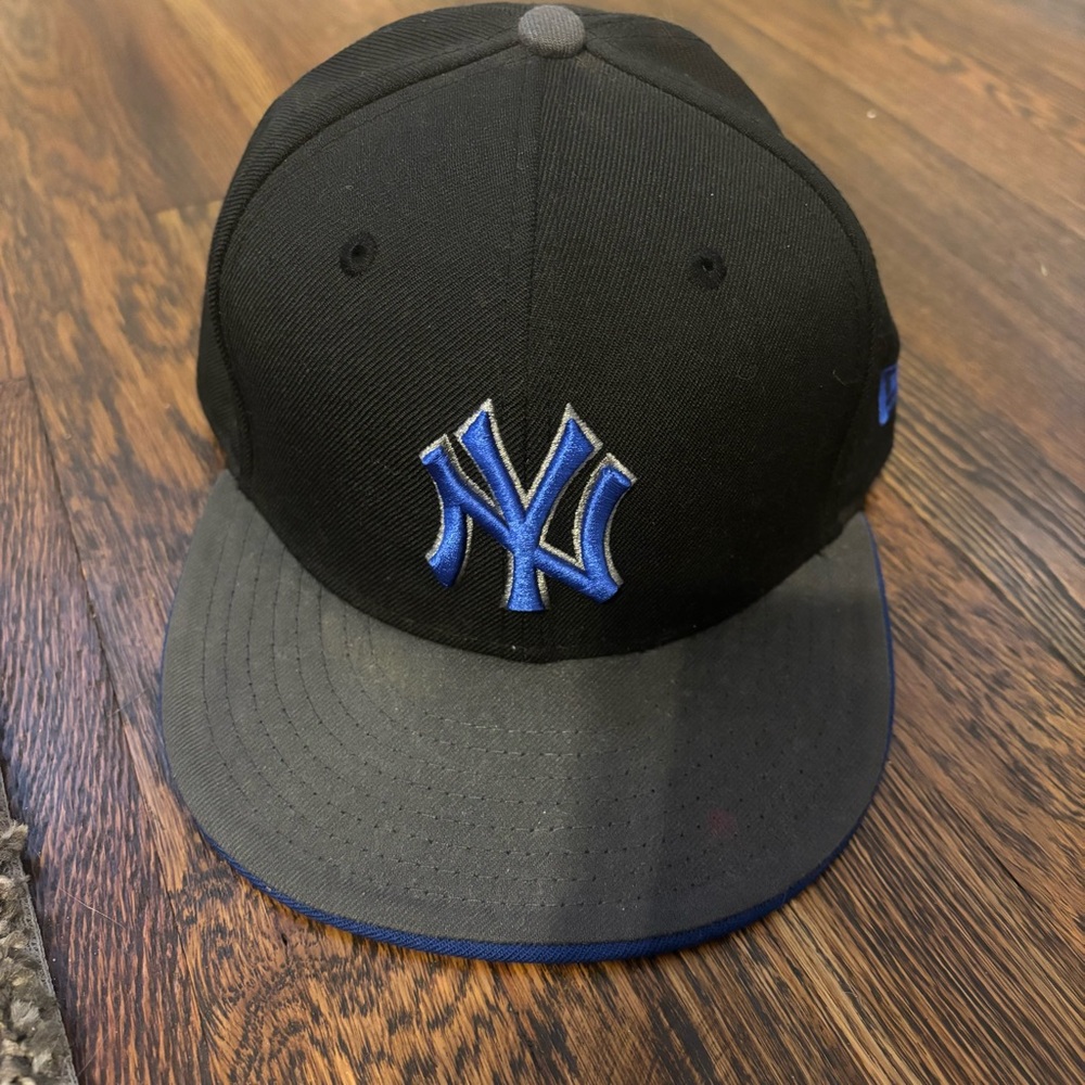 New Era Black and Gray Fitted Cap